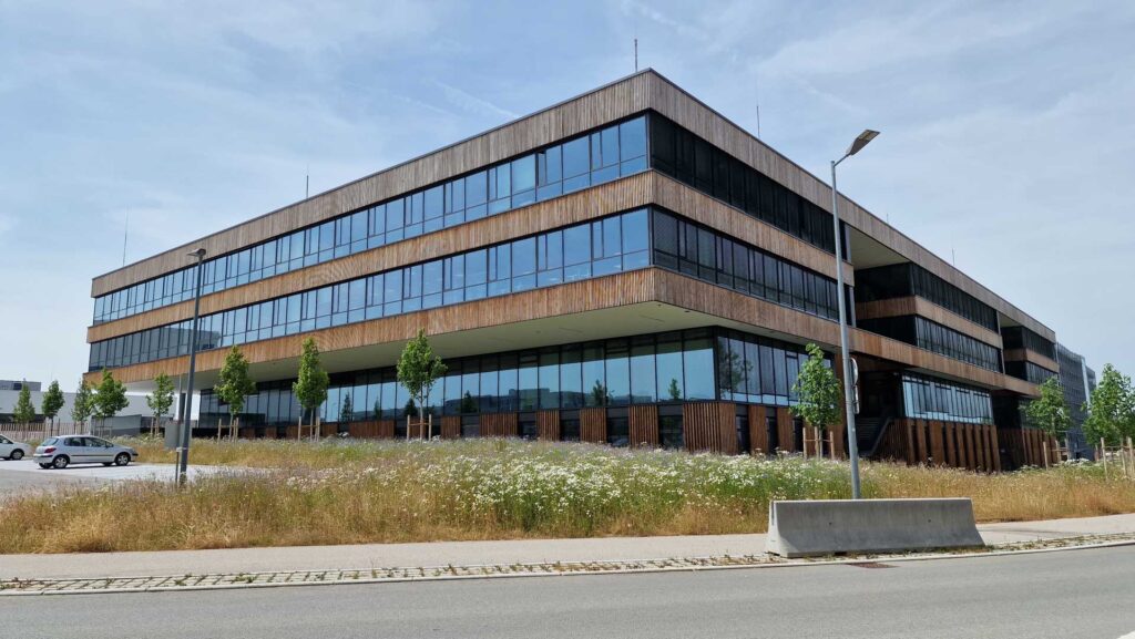 Bürogebäude und Parkhaus in Holzkirchen - Planung und Bauleitung durch Profund Bau