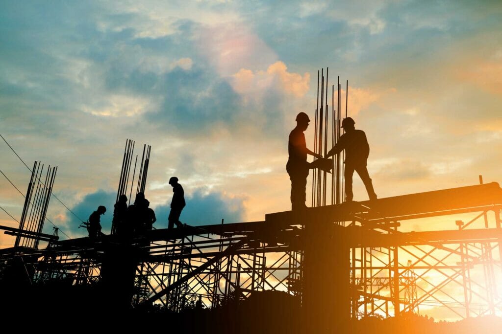 Bauleiter von Profund Bau kontrolliert die Umsetzung des SIGE Plan und SIGE Koordination auf der Baustelle